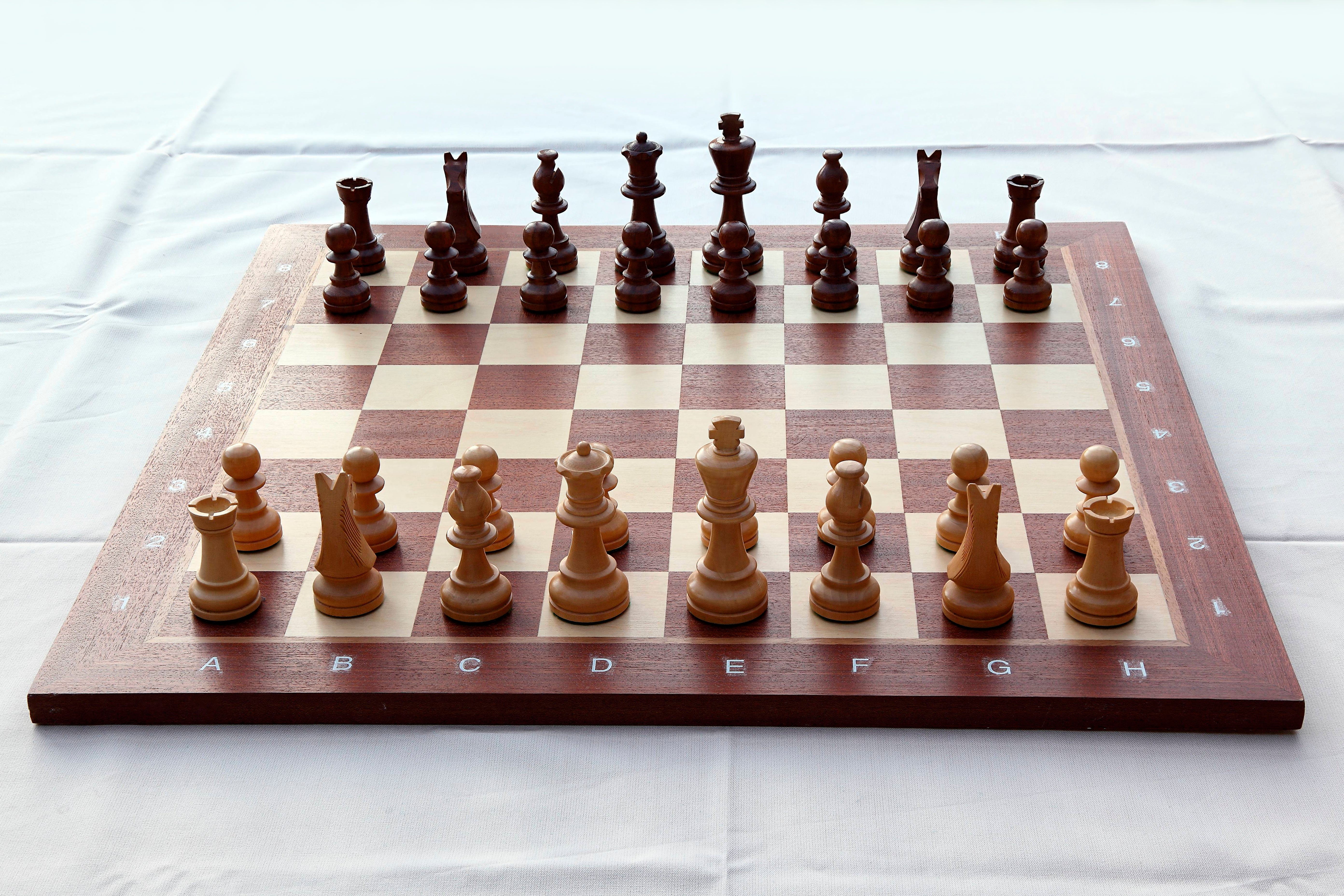 How to Set Up a Chessboard - Step by Step - chessbazaar's Guide