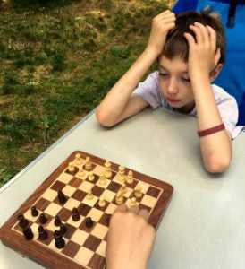 How to Find a Perfect Wooden Chess Set Online?