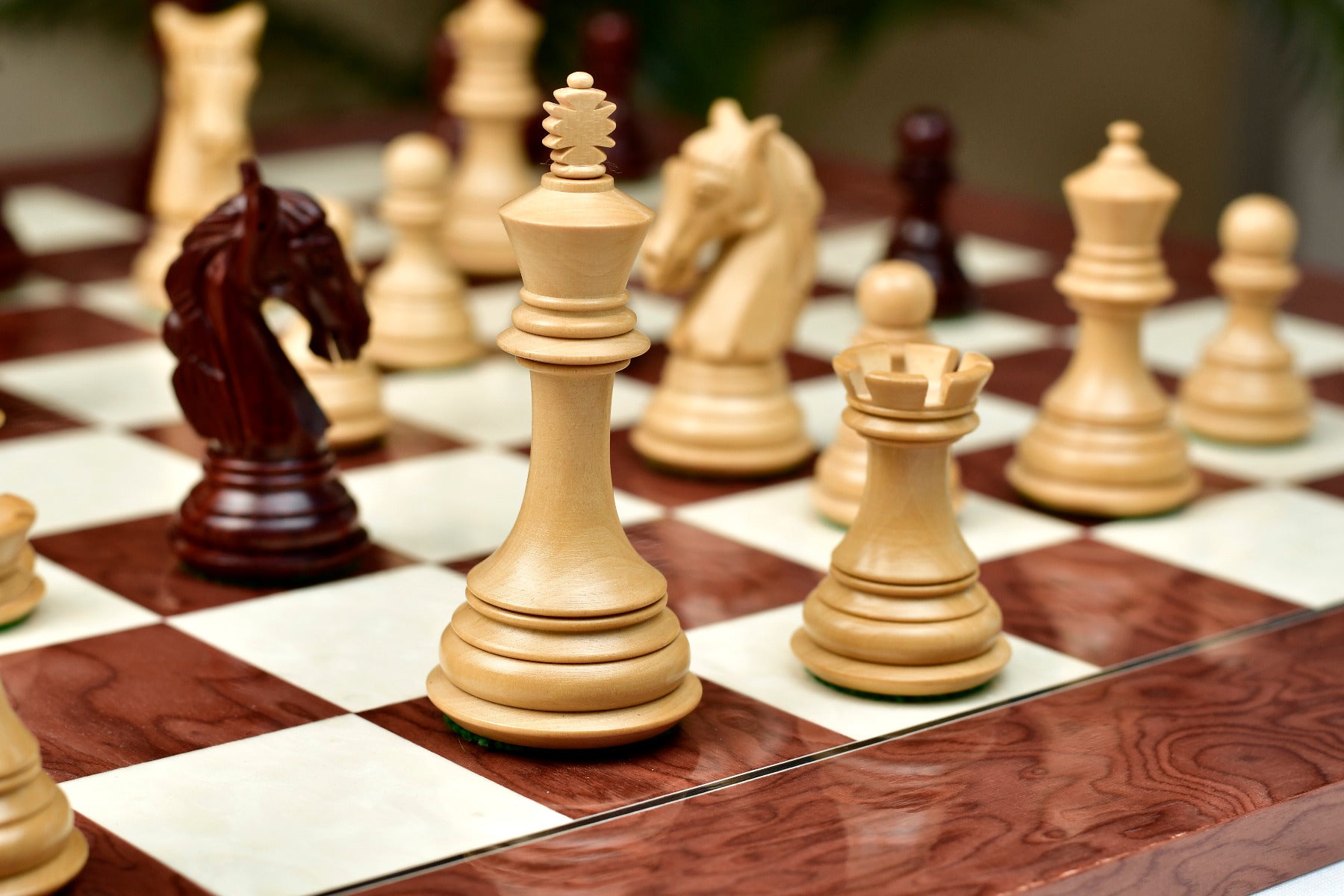 Columbian Chess Pieces in Bud Rosewood/Boxwood- 3.8" King with Board & Box