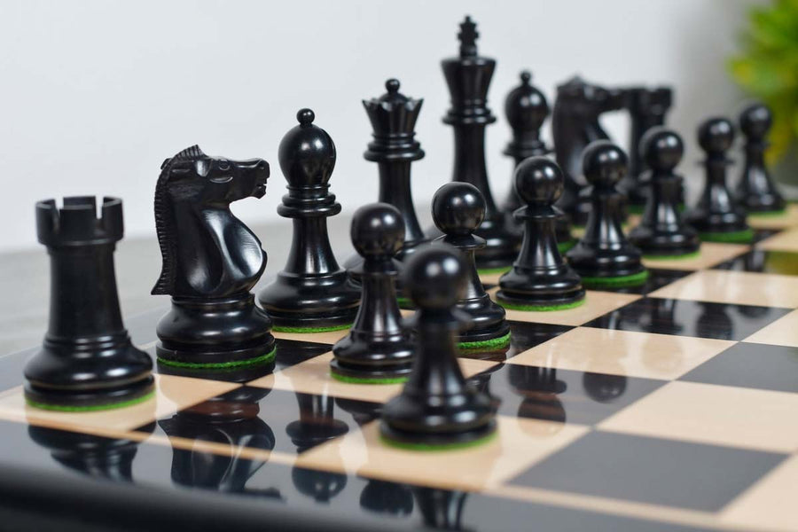 1972 Fischer Spassky Chess Set Ebonized & Antiqued Boxwood with Ebony Chessboard