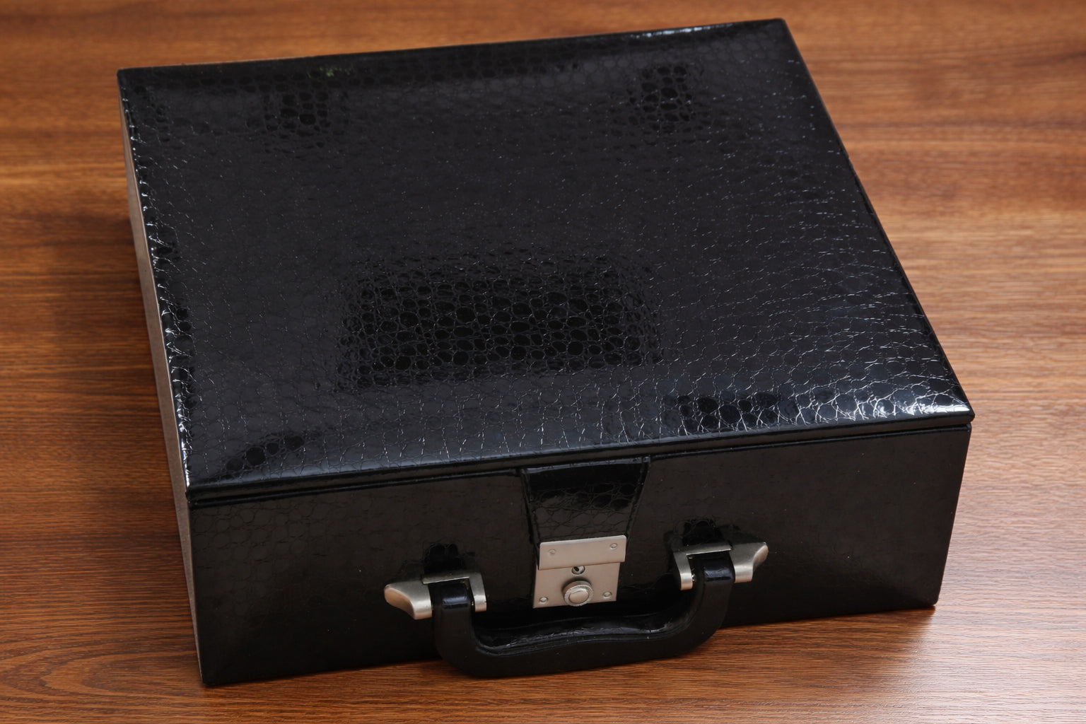 Leatherette Chess Set Coffer Storage Box with Hi-Gloss Crocodile Pattern Finish for 3.6" - 4.1" Pieces