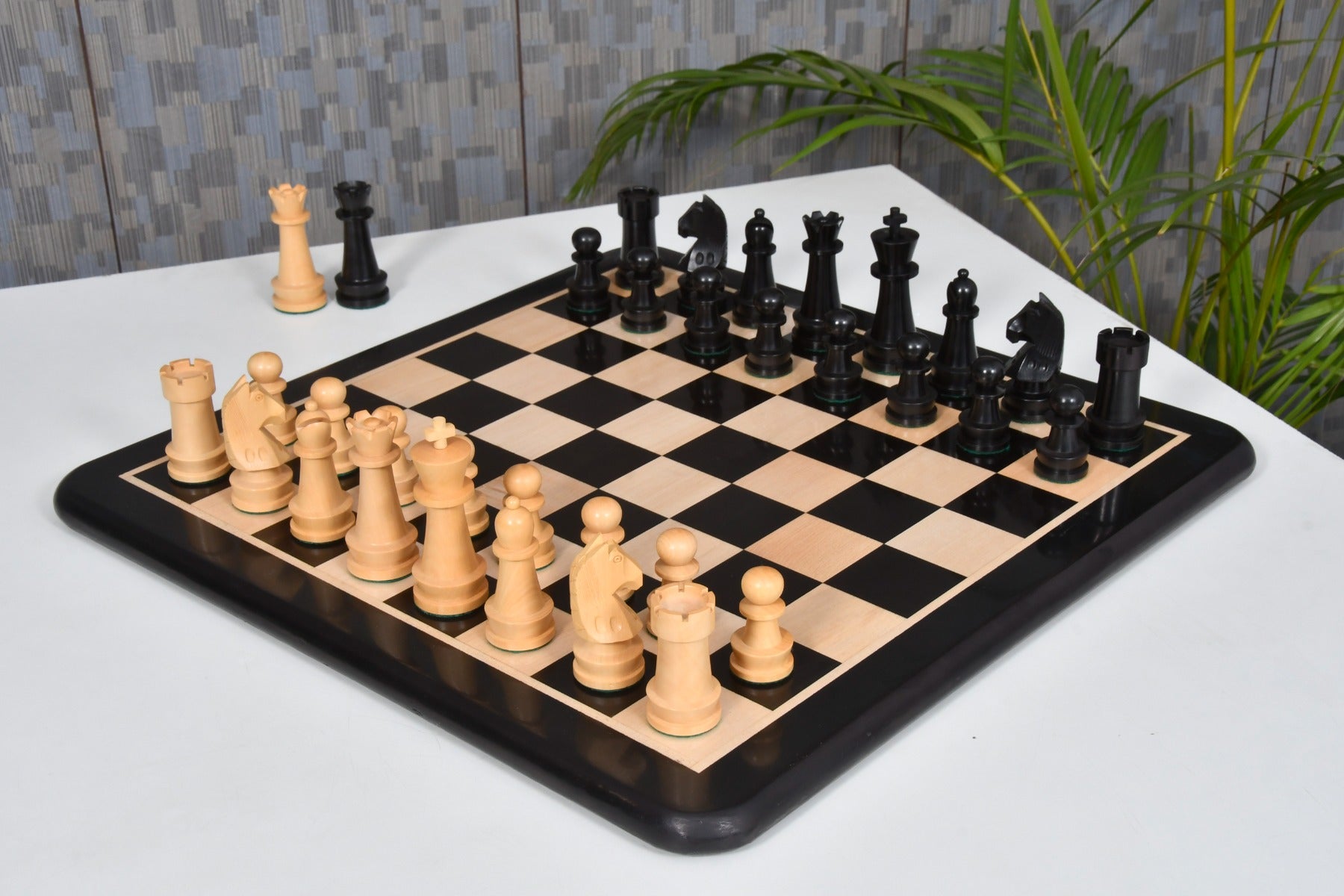 The Championship Series Chess Pieces in Ebonized/Boxwood - 3.75" King with Board