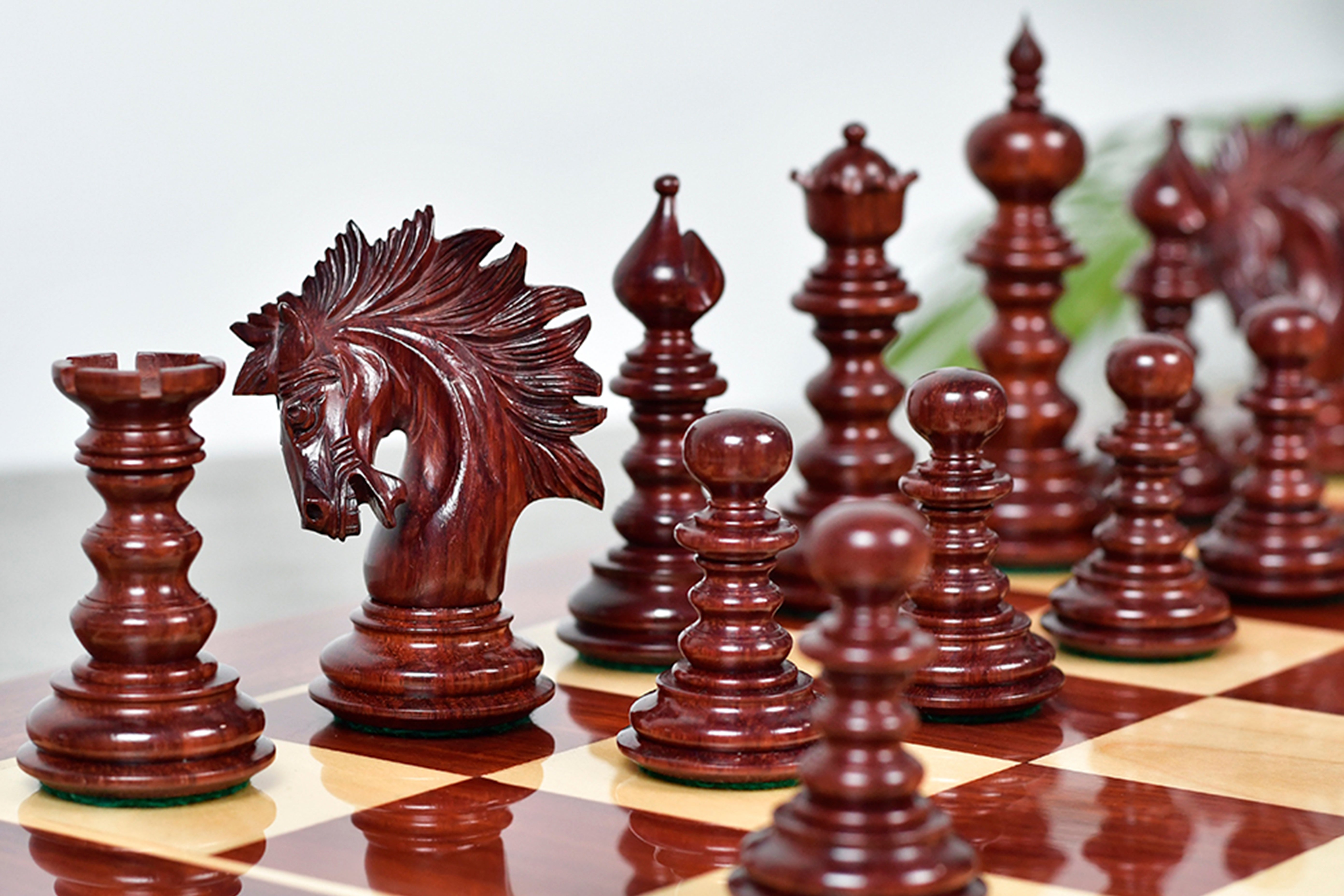 The St. Petersburg Luxury Artisan Series Chess Pieces in Bud Rosewood / Boxwood - 4.3" King with Storage Box