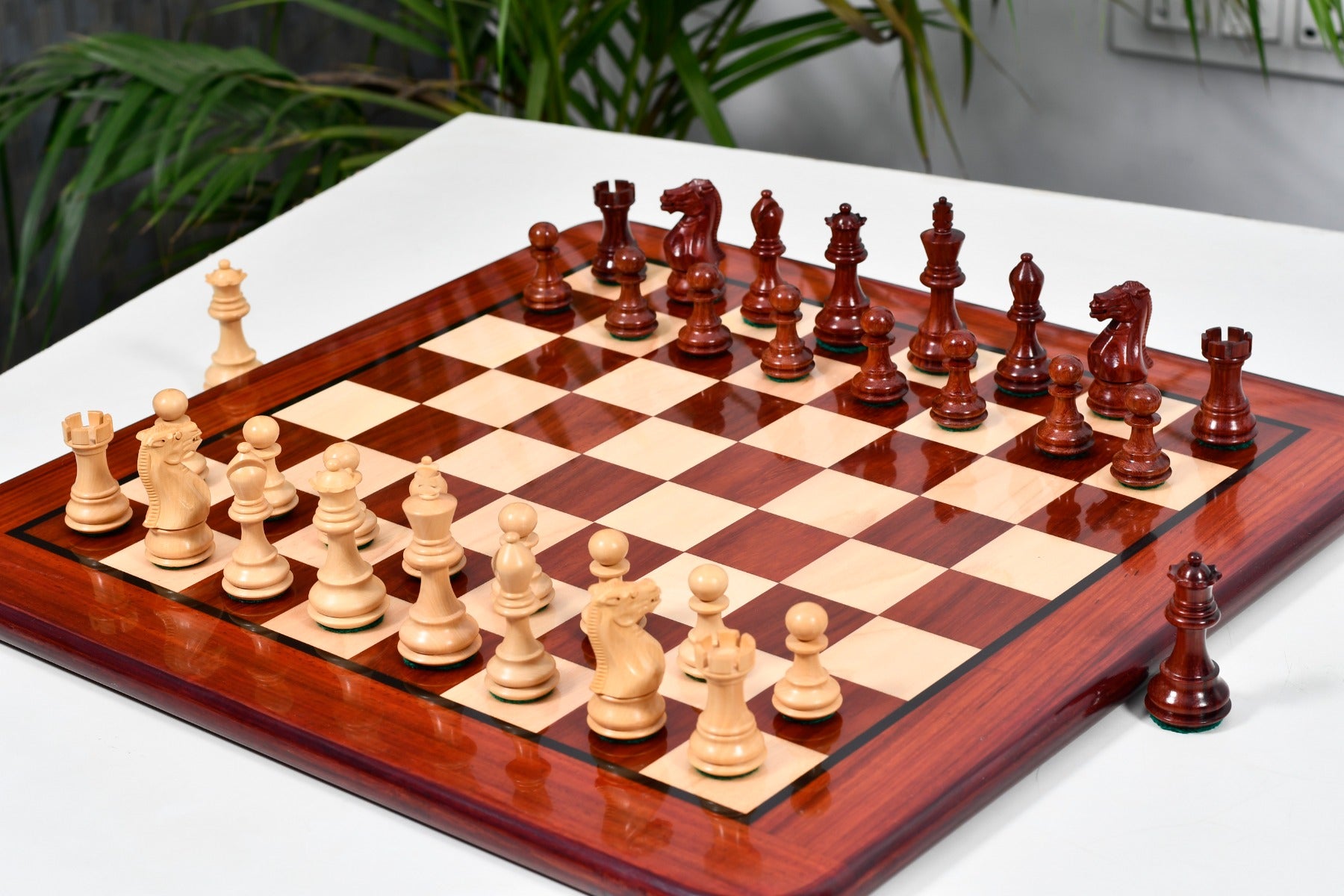 Combo The Classic 101 Staunton Series Club Size Weighted Chess Pieces in BudRosewood & BoxWood - 3.0" King with Board