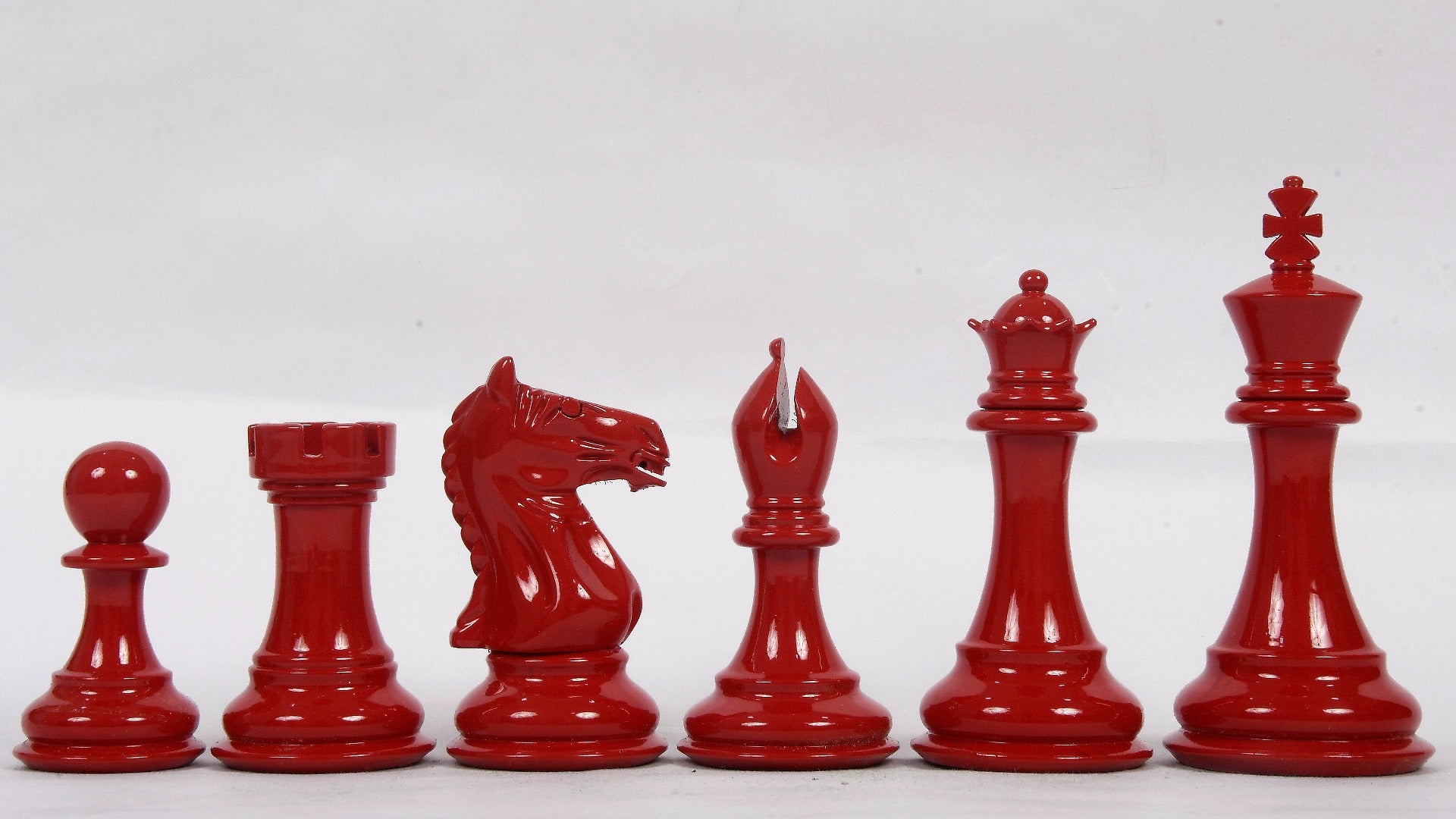 Fierce Knight Staunton Pieces Red & White Painted 4.0" - Slightly Imperfect | CHESSBAZAAR