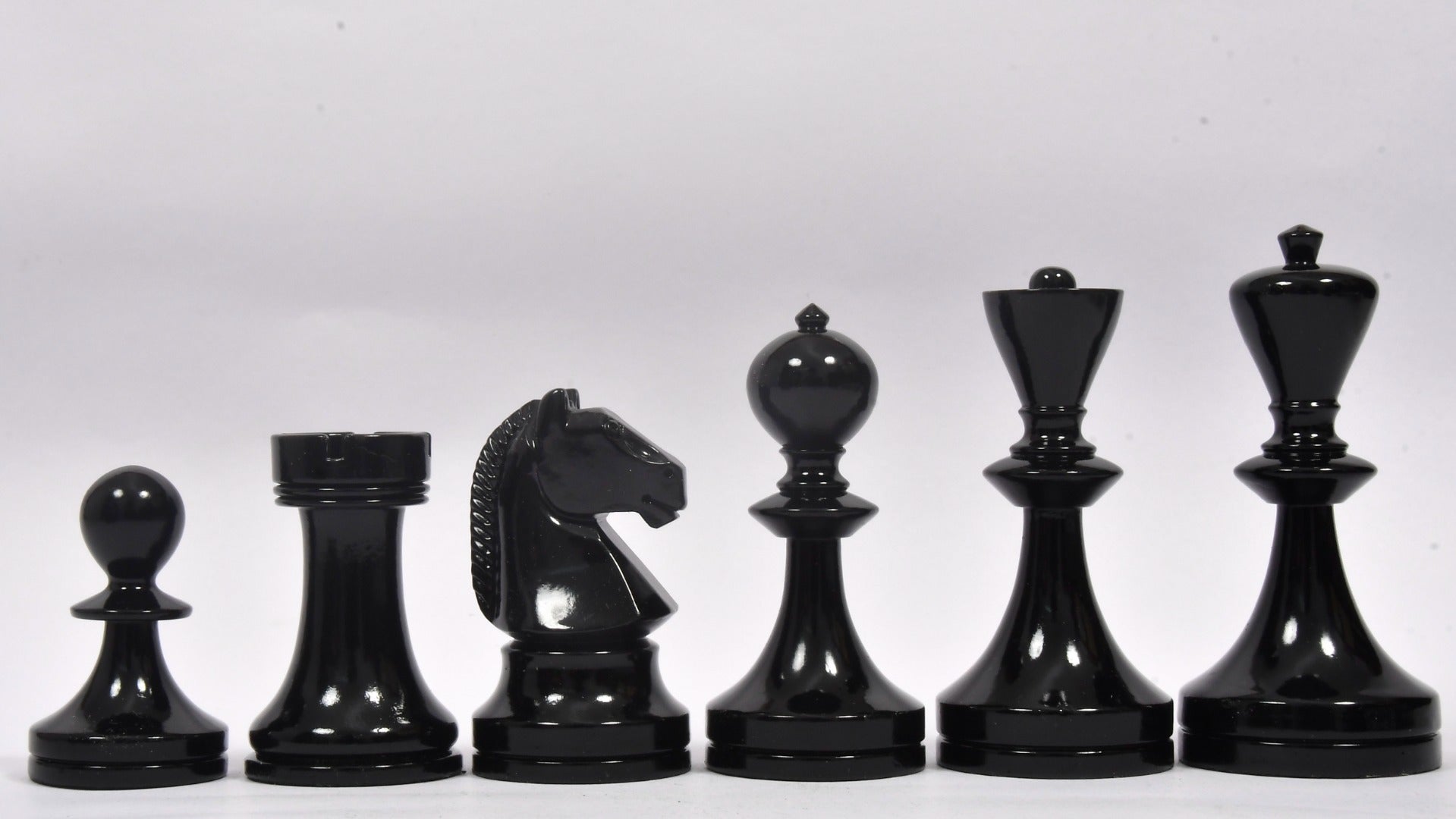 Chess Pieces in Black & White Painted Boxwood (3.9" King) - Slightly Imperfect | Chessbazaar