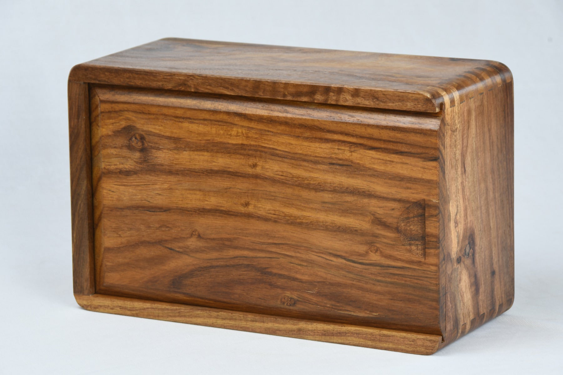 Parker Staunton Series Lacquered Chess Pieces in Burnt Boxwood & Natural Boxwood - 3.9" King with Chess Storage Box and Chess Board