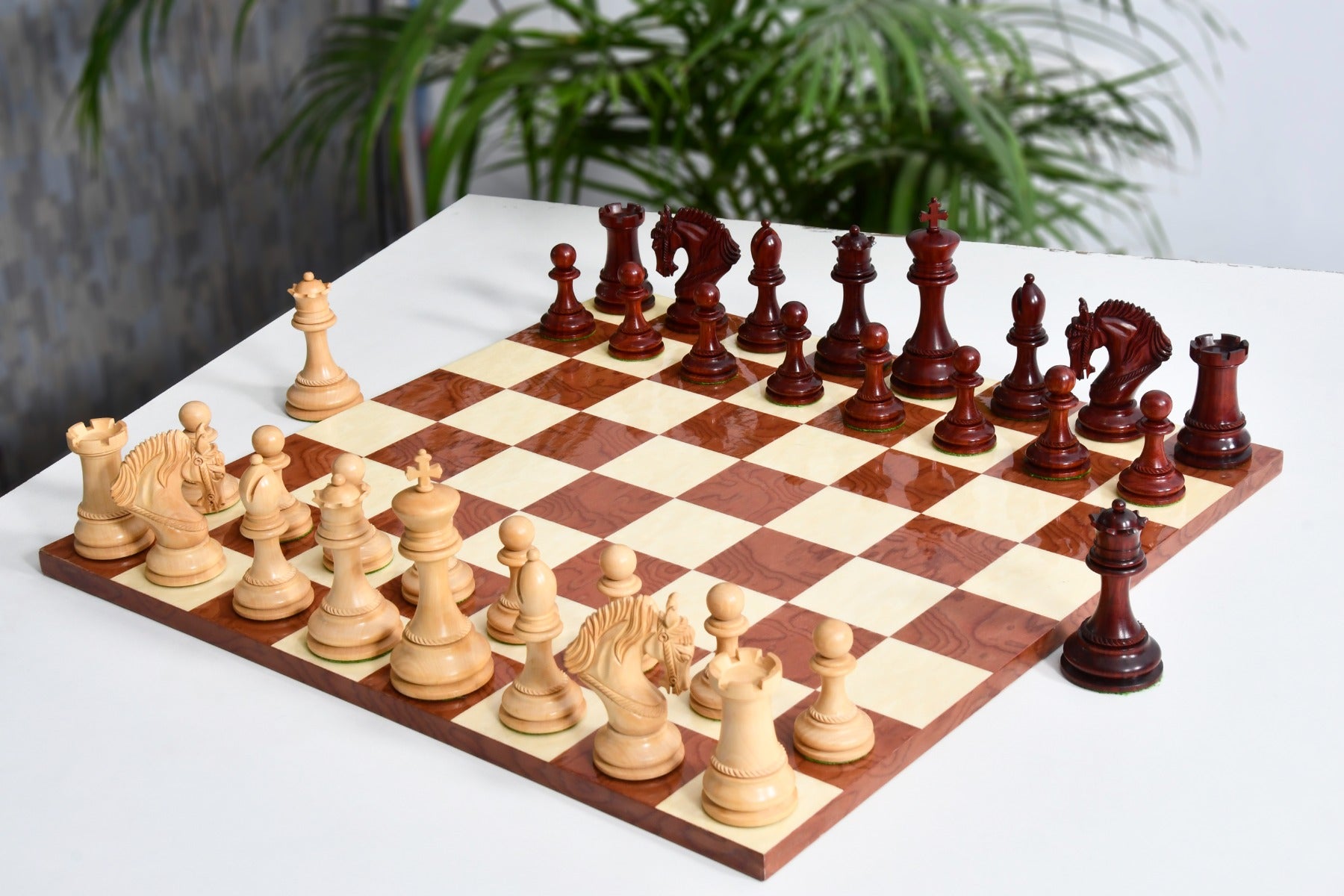 Excalibur Luxury Artisan Series Chess Pieces in Bud Rosewood / Boxwood - 4.6" King with Hi Gloss Finish Borderless Chess Board