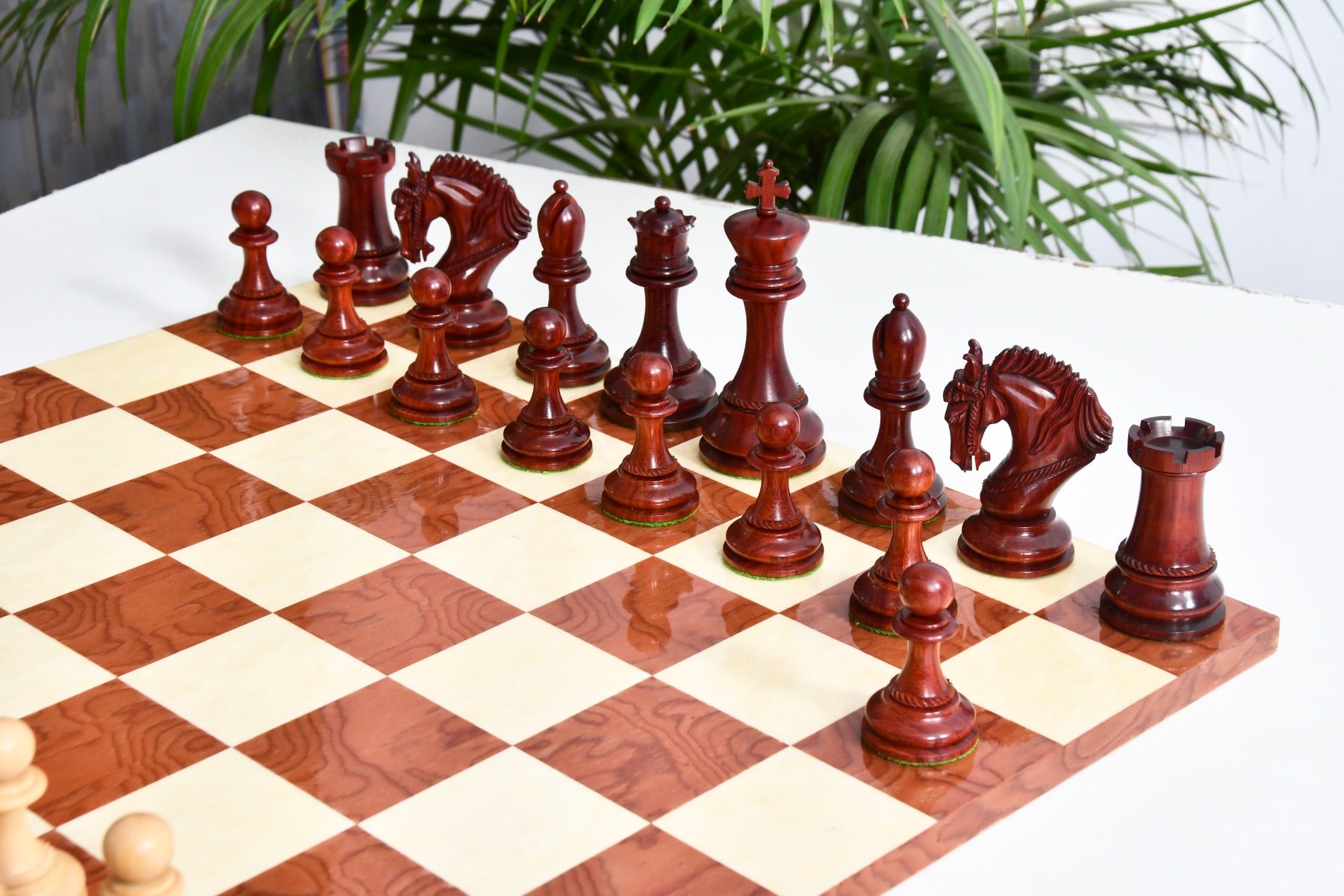 Excalibur Luxury Artisan Series Chess Pieces in Bud Rosewood / Boxwood - 4.6" King with Hi Gloss Finish Borderless Chess Board