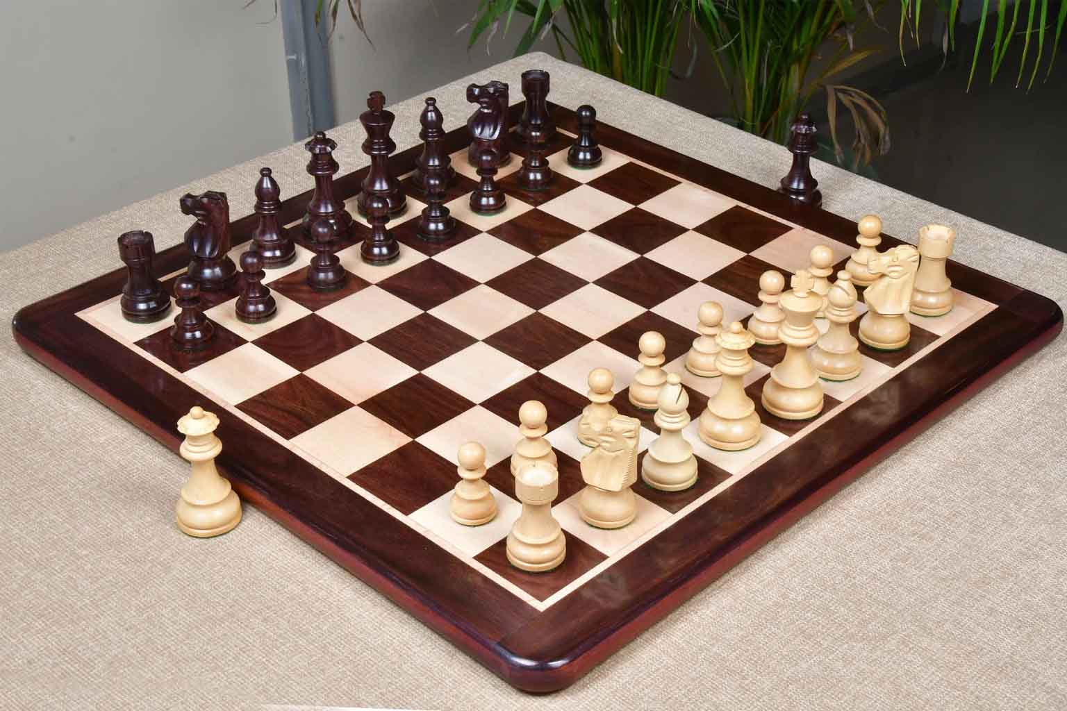 Smokey Staunton Chess Pieces in Rosewood/Boxwood with Board & Box- 3.8" King
