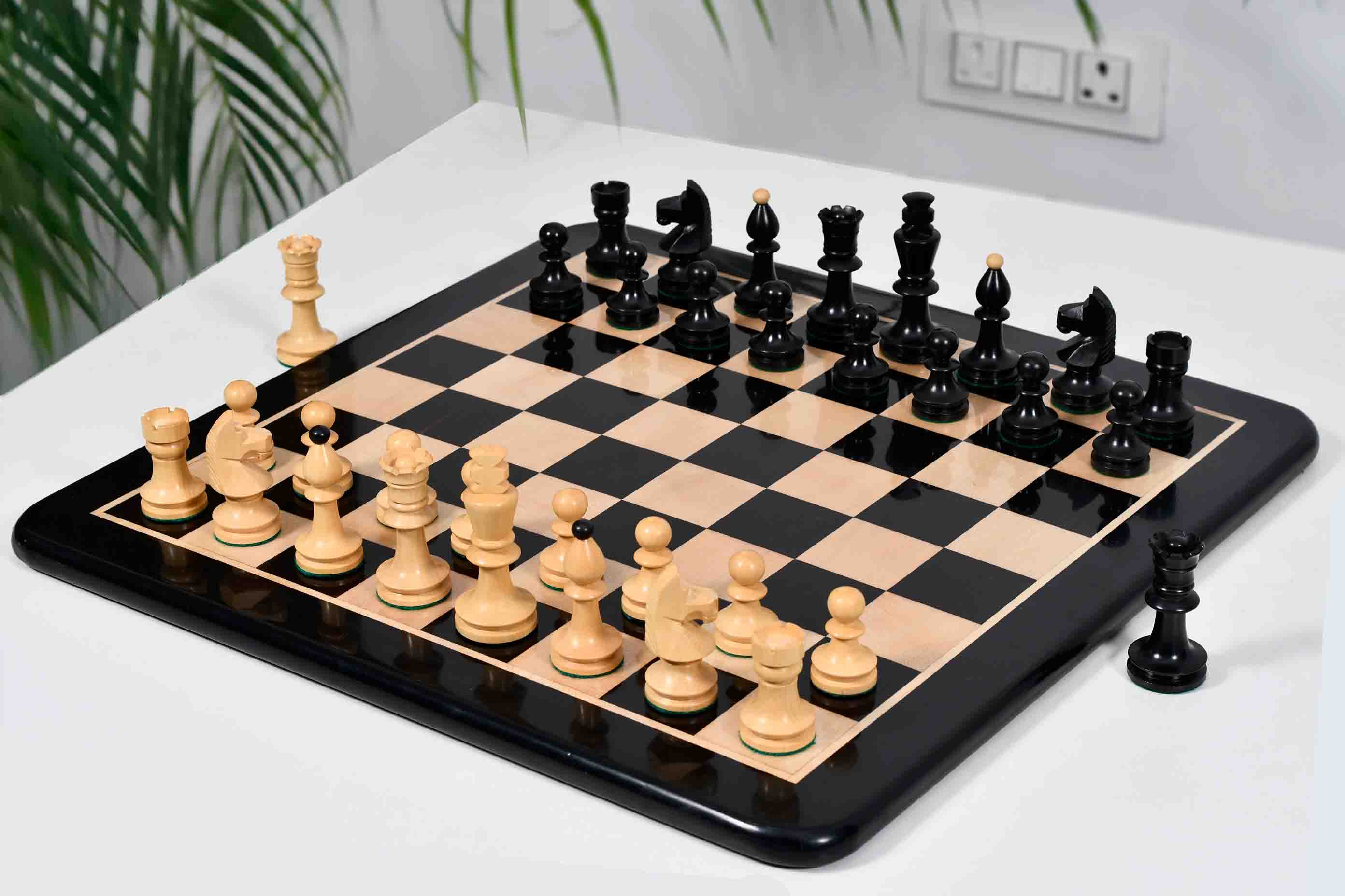 Repro Romanian Hungarian Tournament Chess Pieces Ebonized 3.8" king with Board