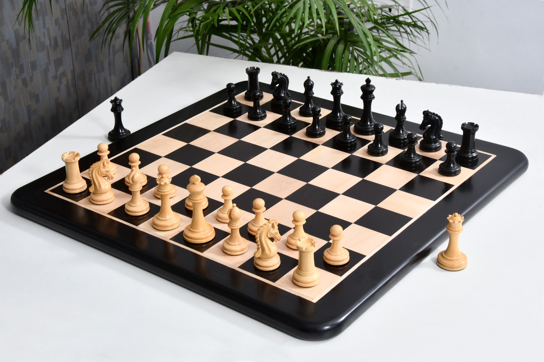 Imperial Collector Series Chess Set V2.0 in Ebony/Boxwood with Board - 3.75" King