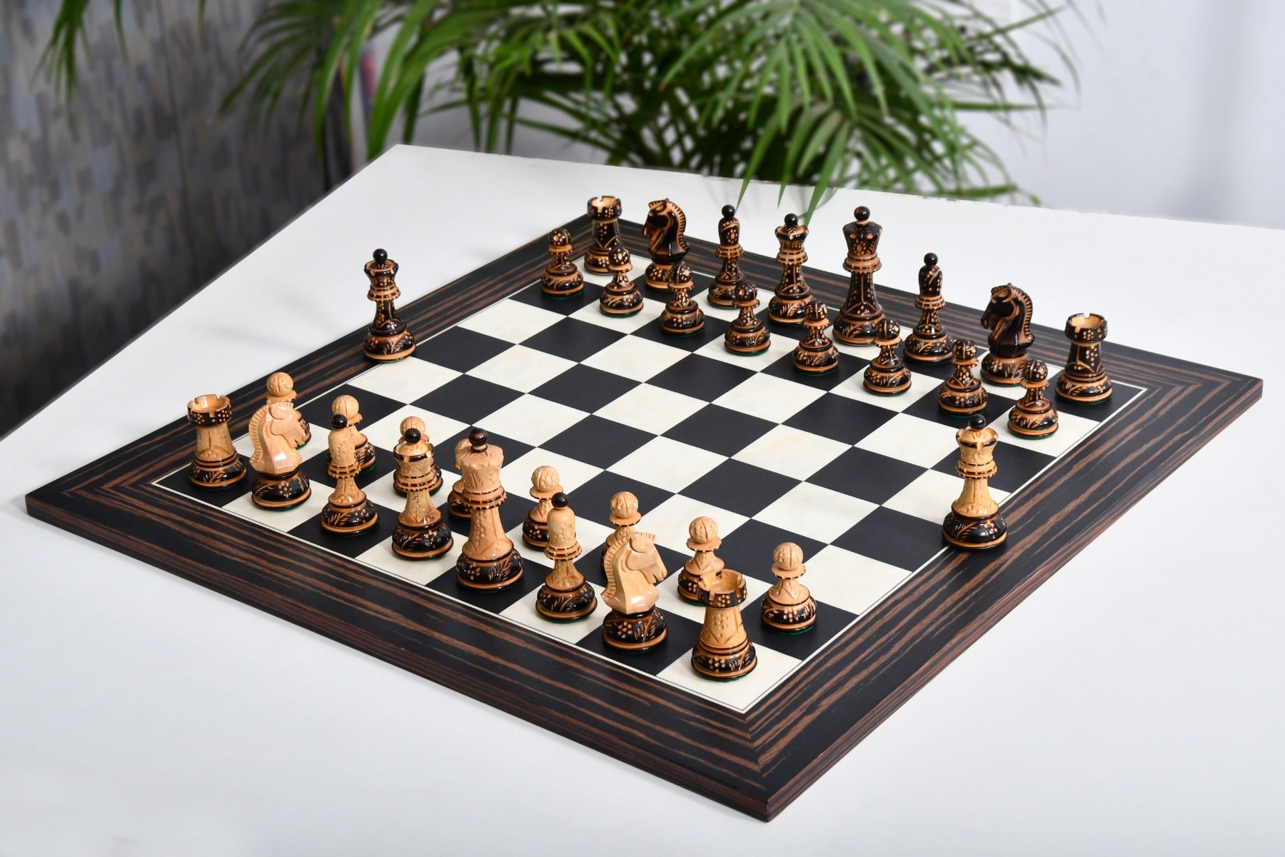 Combo 1950 Dubrovnik Bobby Fischer Chessmen Version 3.0 – Lacquered Box Wood Chess Set with 3.7" King & Board