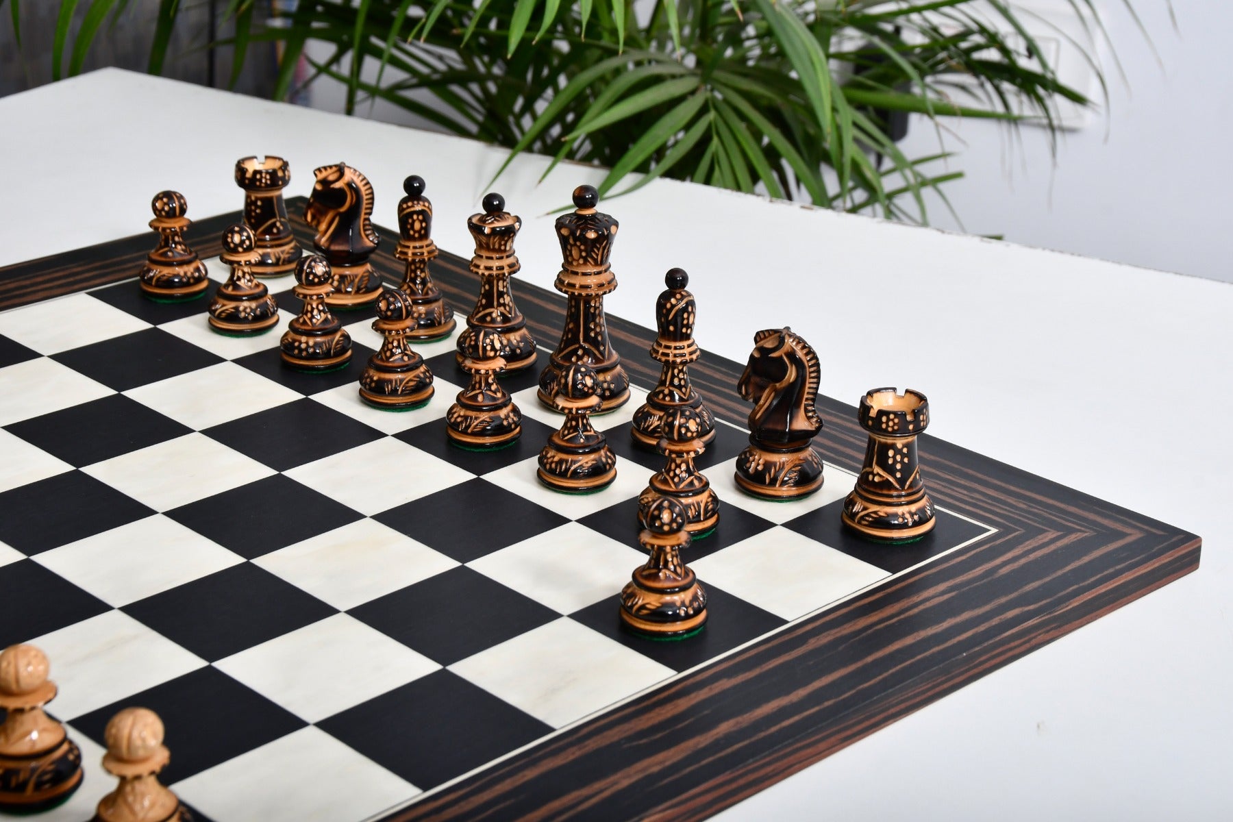 Combo 1950 Dubrovnik Bobby Fischer Chessmen Version 3.0 – Lacquered Box Wood Chess Set with 3.7" King & Board