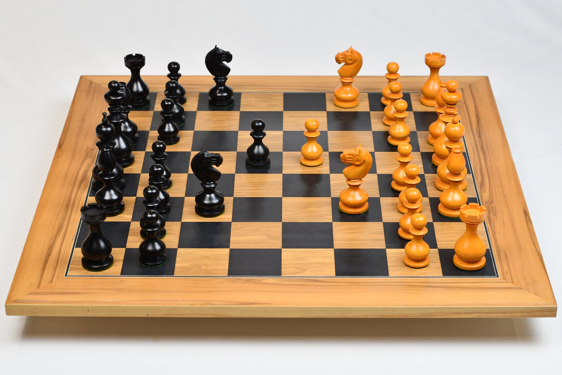 Repro Dublin Calvert Chess Pieces in Ebonized/Antiqued Boxwood with Chessboard & Box - 4.1" King