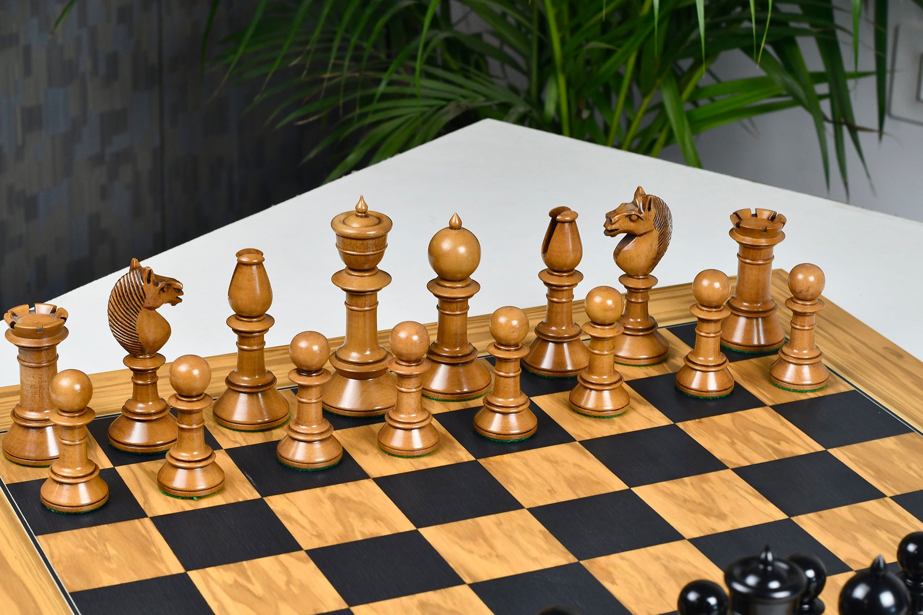 Antique Edinburgh Upright Chess Pieces Distressed Boxwood 4.4" Extra Queens
