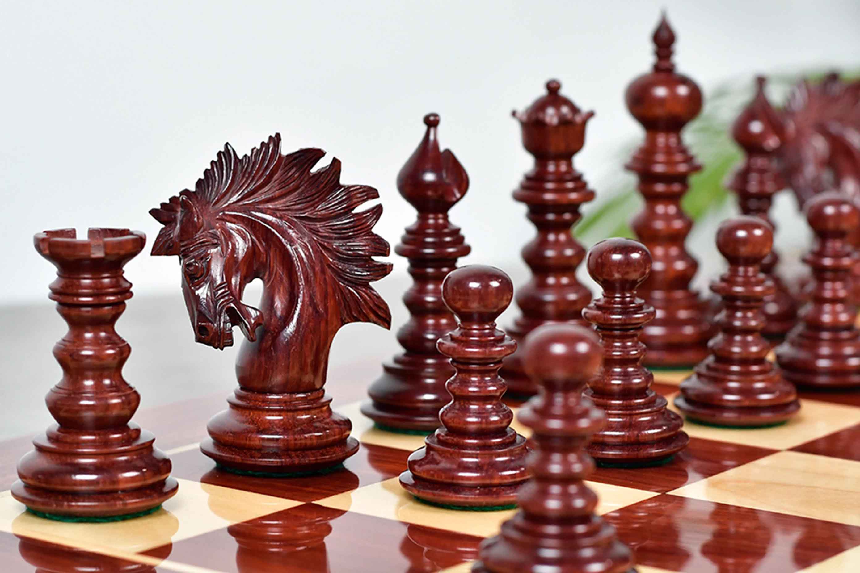 St. Petersburg Luxury Artisan Series Chess Pieces in Bud Rosewood / Boxwood - 4.3" King with Storage Box