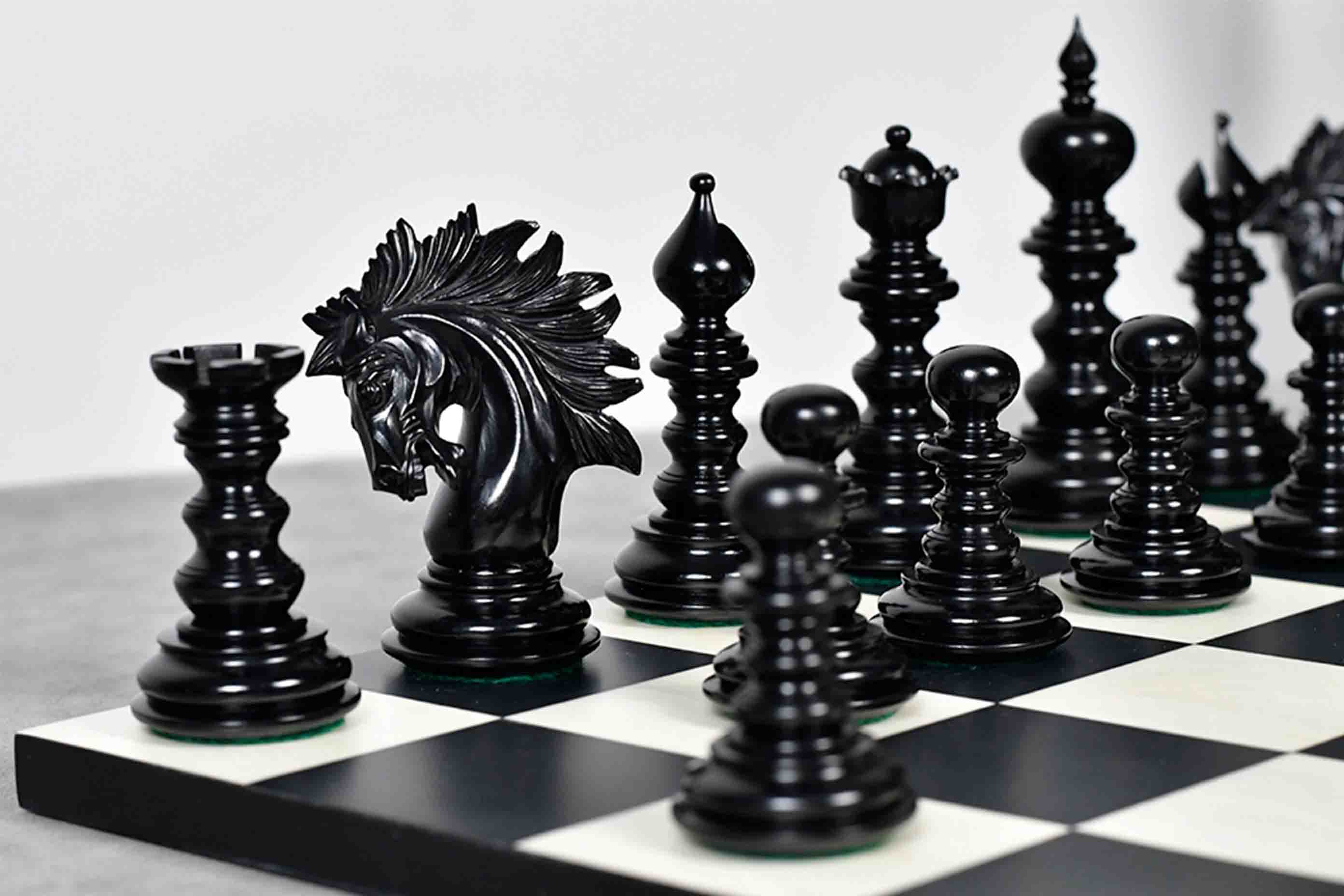 St. Petersburg Luxury Artisan Series Chess Pieces in Ebony / Boxwood - 4.3" King with Storage Box