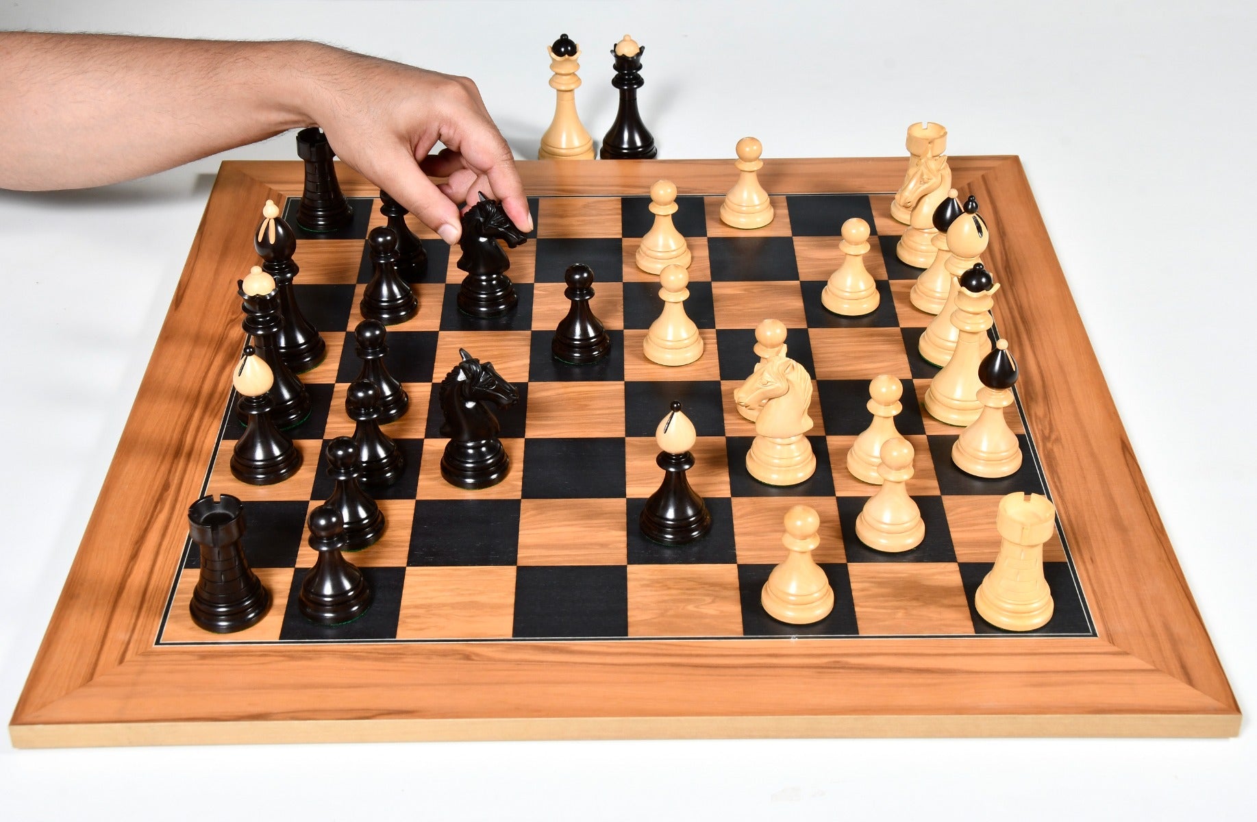 The 1951-1954 "Česká klubovka" FIDE Tournament Czech Reproduction Chessmen in Ebony wood & Boxwood - 4.0" King