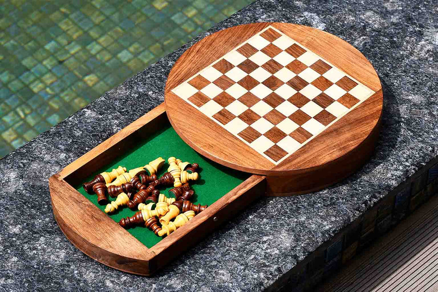 Travel Round Magnetic Chess Set in Sheesham & Maple Wood 9"